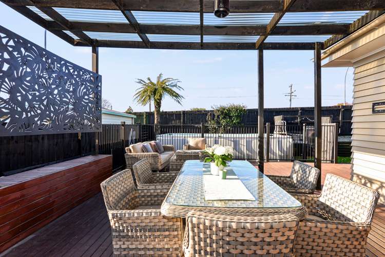 1 Saxbys Road Glenview_12