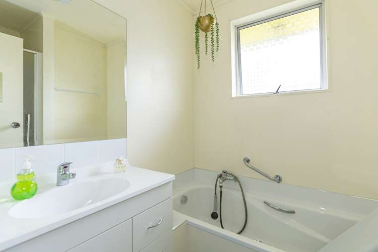 6 Clyde Carr Crescent Waimataitai_12