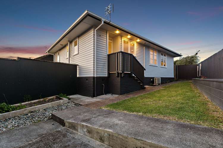 46 Strid Road Te Atatu South_1