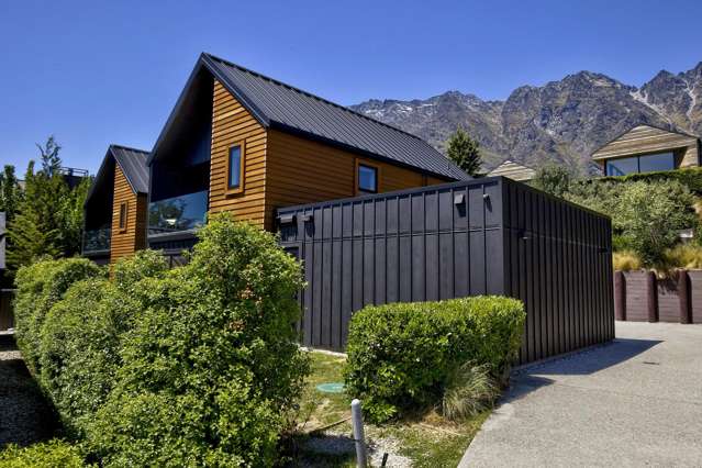 Effortless Living with West-Facing Views