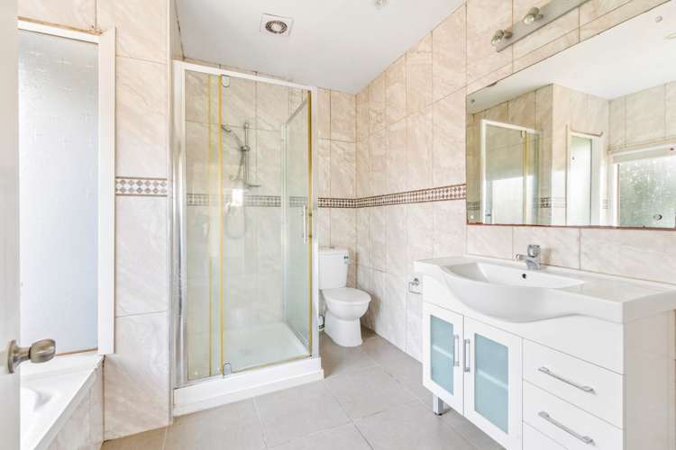 63 Ray Small Drive Papakura_6