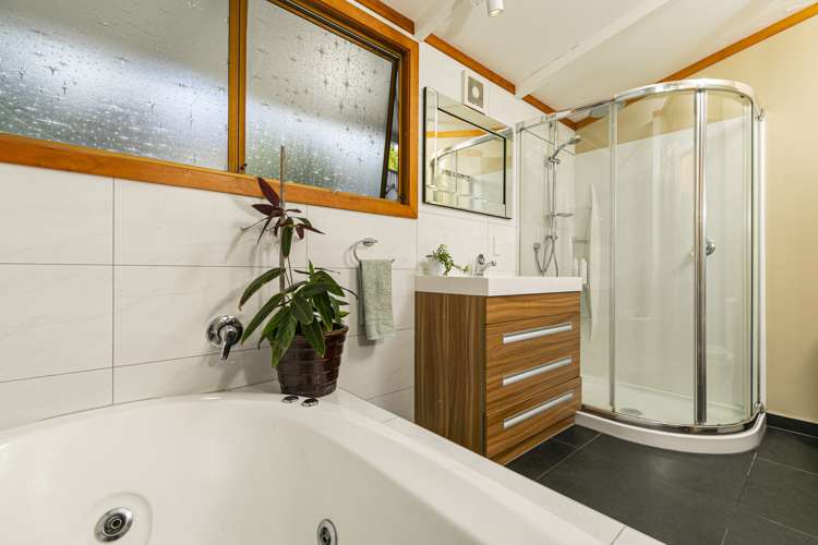 70 Attwood Road Paremoremo_12