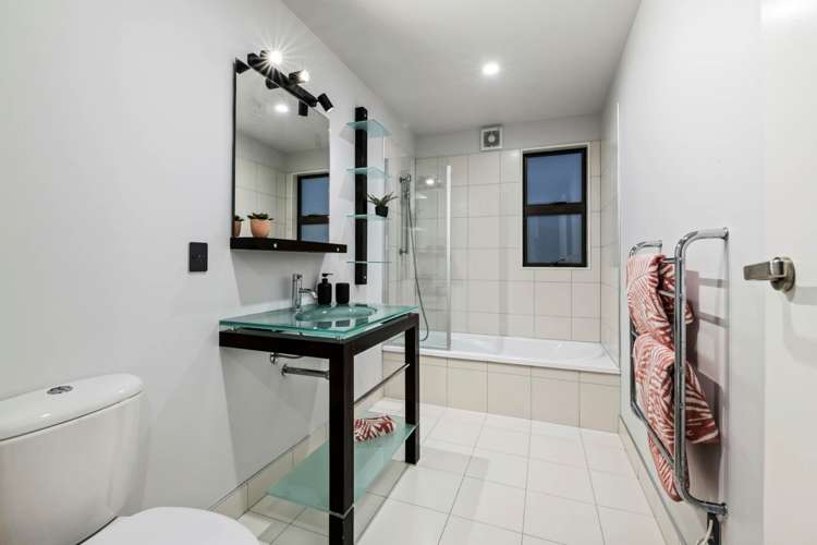 137 Alec Craig Way Gulf Harbour_13