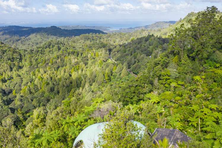 442 Scenic Drive Waiatarua_21