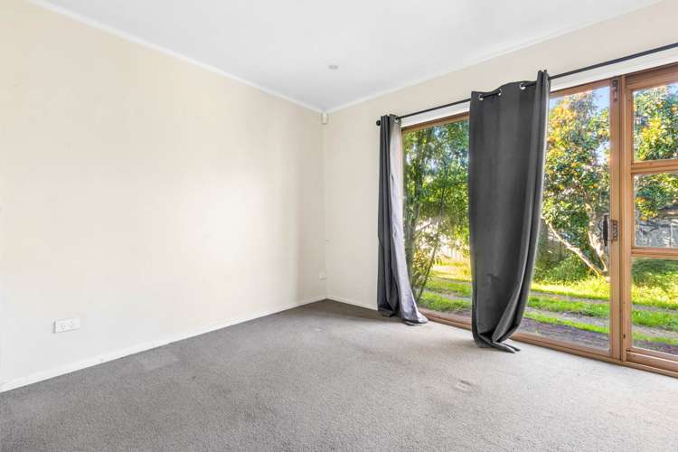63 Ray Small Drive Papakura_17