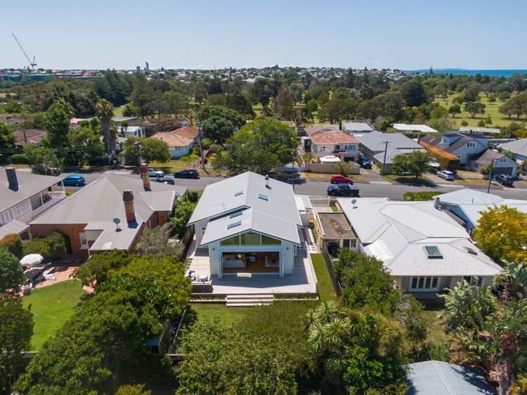 11 Empire Road Devonport_15