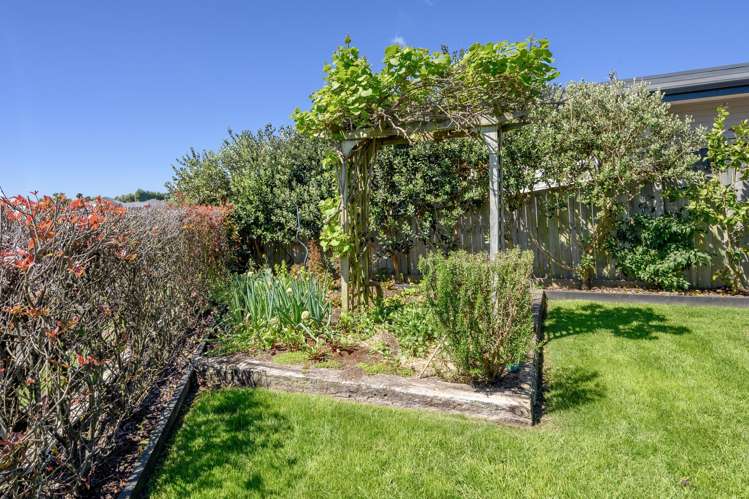 2 Benmore Crescent Pyes Pa_27