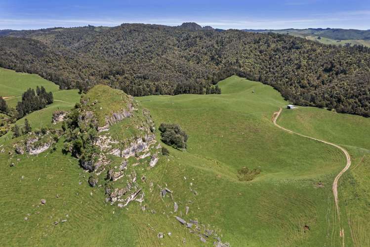 1061 Harbour Road Oparau_14