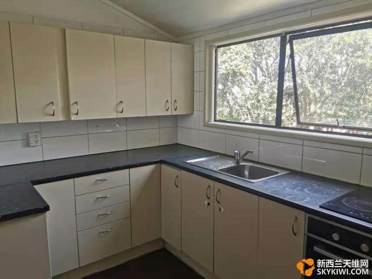 39 Helleur Road Massey_14