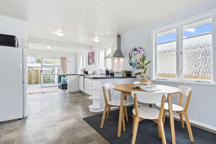 54a Henderson Crescent Parkvale_4