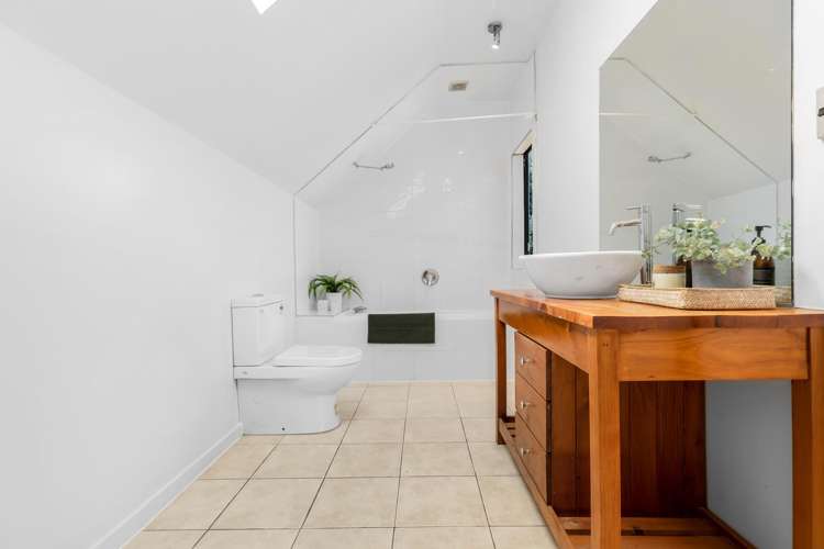 11 Goldleaf Hill Queenstown_13