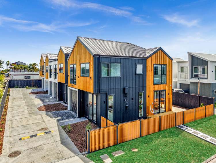 1 & 2/8 Indus Place Half Moon Bay_18