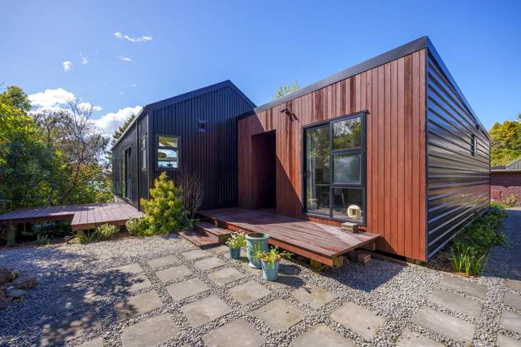 8 Merlincote Crescent Governors Bay_1