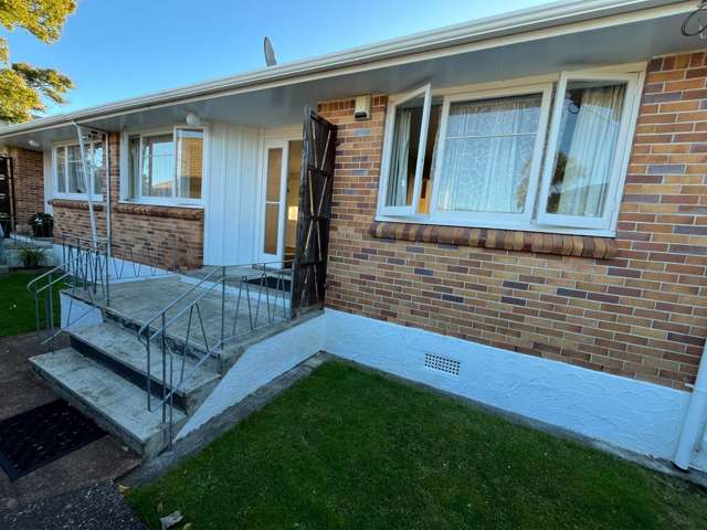 2 BEDROOM UNIT IN MT ALBERT