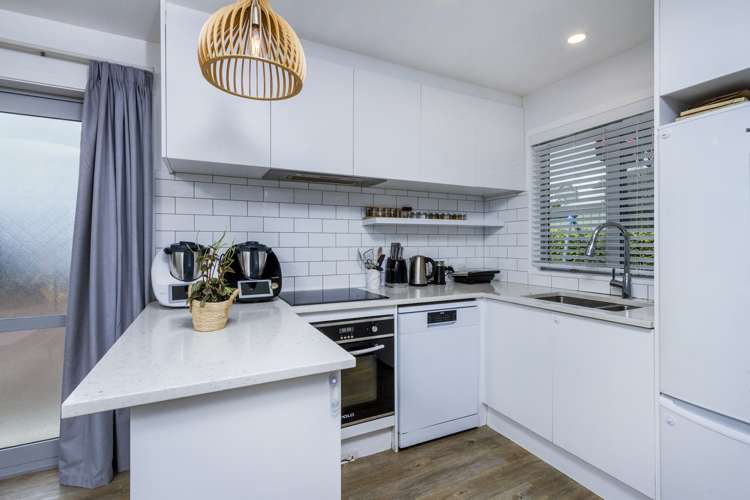 850 East Coast Road Oteha_13