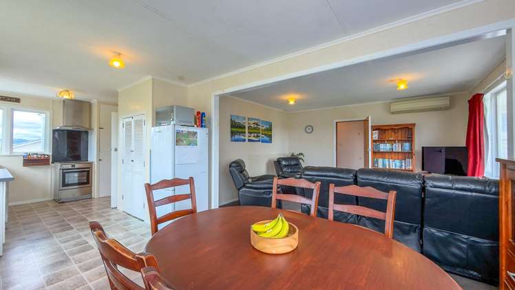 108 Canal West Road Waitakaruru_12