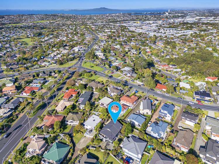 10 Goldfinch Rise | Unsworth Heights | North Shore City | Houses for