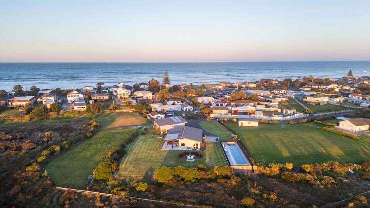 488D Pukehina Parade_0