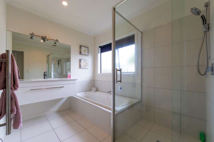 4 Gregory Grove Clive_11