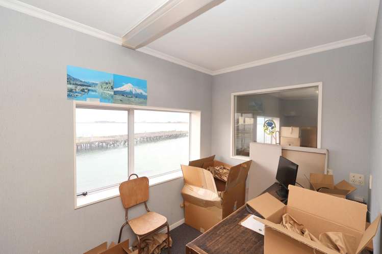 4 Foreshore Road Bluff_29