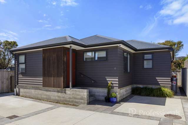 PRIVATE, MODERN AND PERFECTLY PETONE!