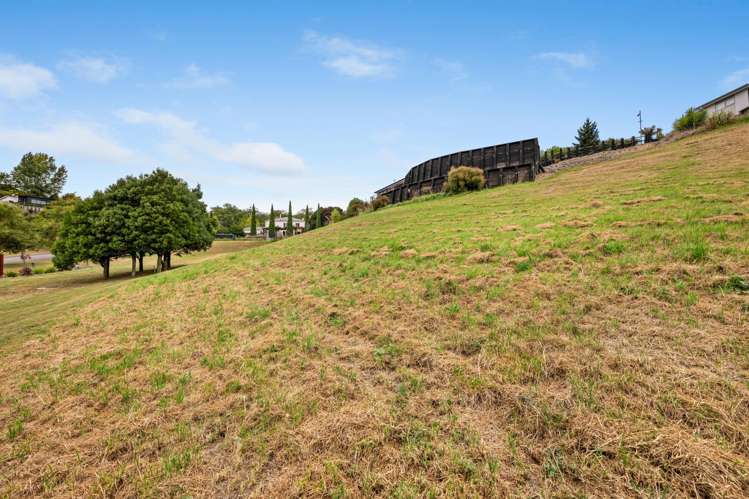 8 Lake View Place Fairhall_13