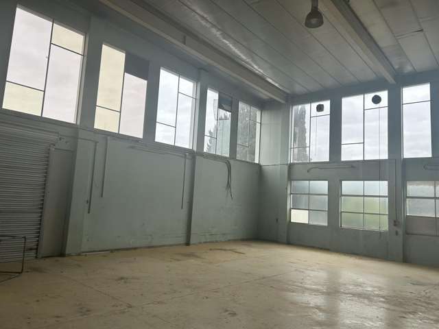 Workshop or storage space in Mahora