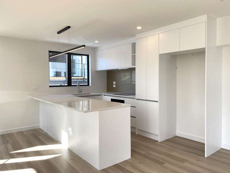 6/12 Onewa Road Northcote_3
