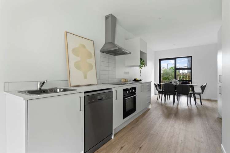 78 Rauemi Way Te Atatu South_9