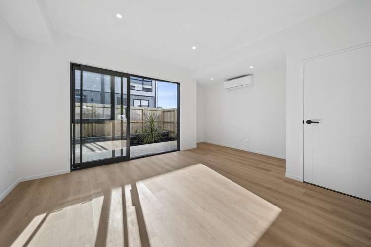 10-12 Clendon Place Manurewa_26