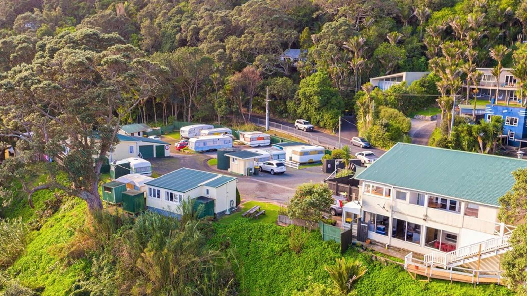 Muriwai coastal lodge and campground