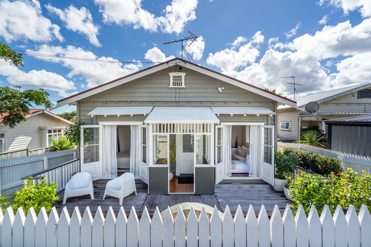 2/12 Webber Street Westmere_15