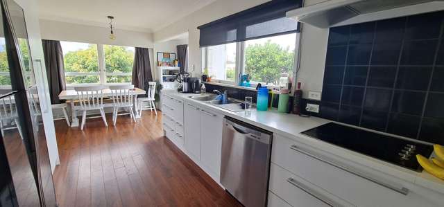 2 Woods Avenue Matua_2