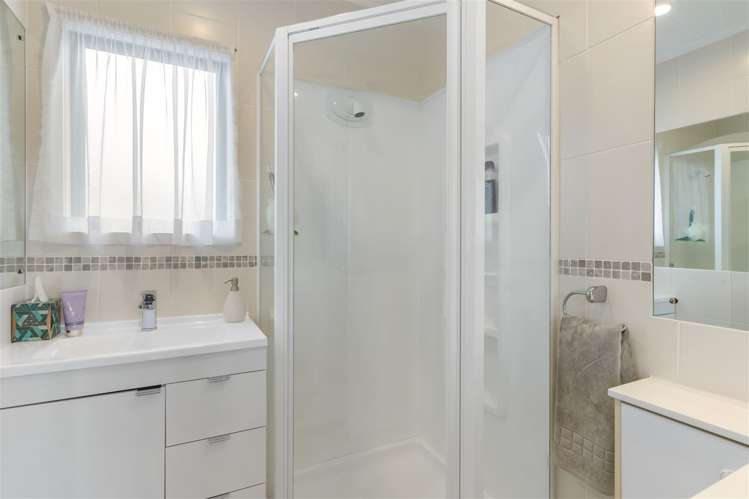 3 Glenhaven Place Te Atatu Peninsula_15