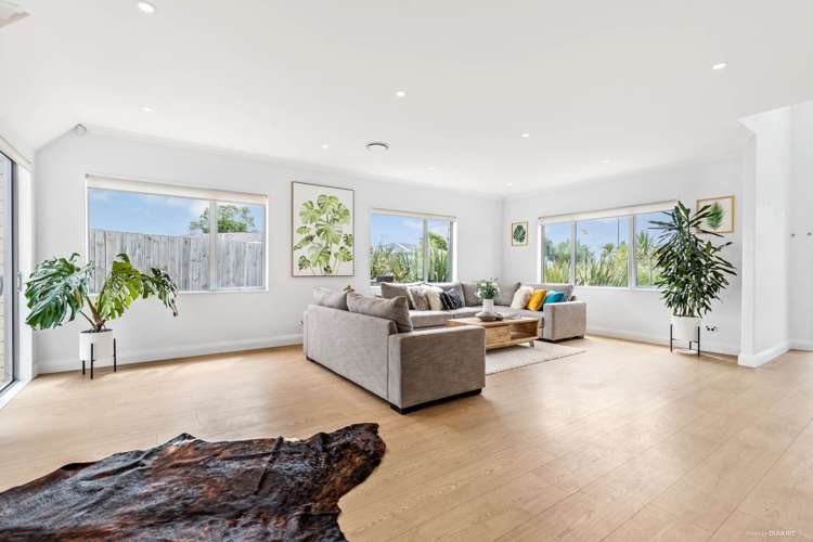 69 Bordeaux Parade Te Atatu South_4