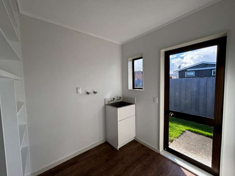  26 Exeter Crescent Springvale_15