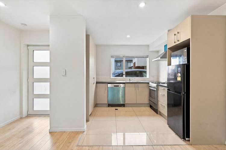 2/4 Littler Place Hamilton East_2
