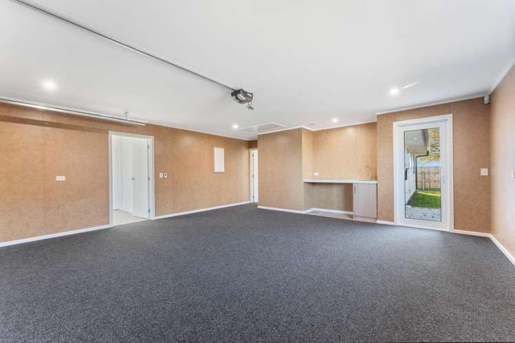 2 Lawry Lane Feilding_13