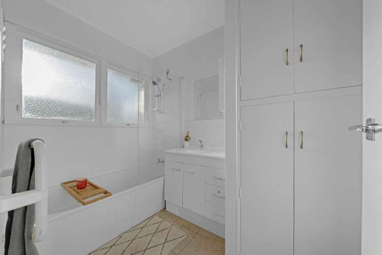 2/1 Chevis Place Pakuranga_13