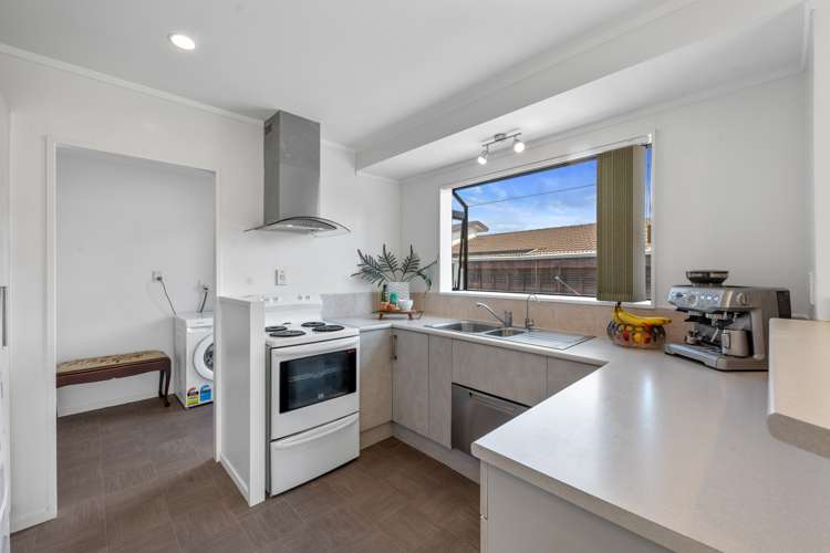 37 Gosford Drive Botany Downs_9