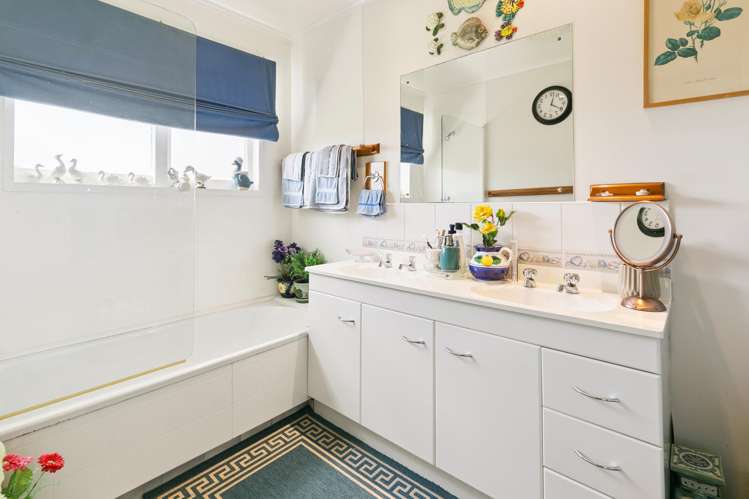 24 Turriff Crescent Tawa_10