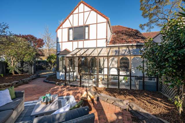 Walk to Richmond CBD - Low-Maintenance Living