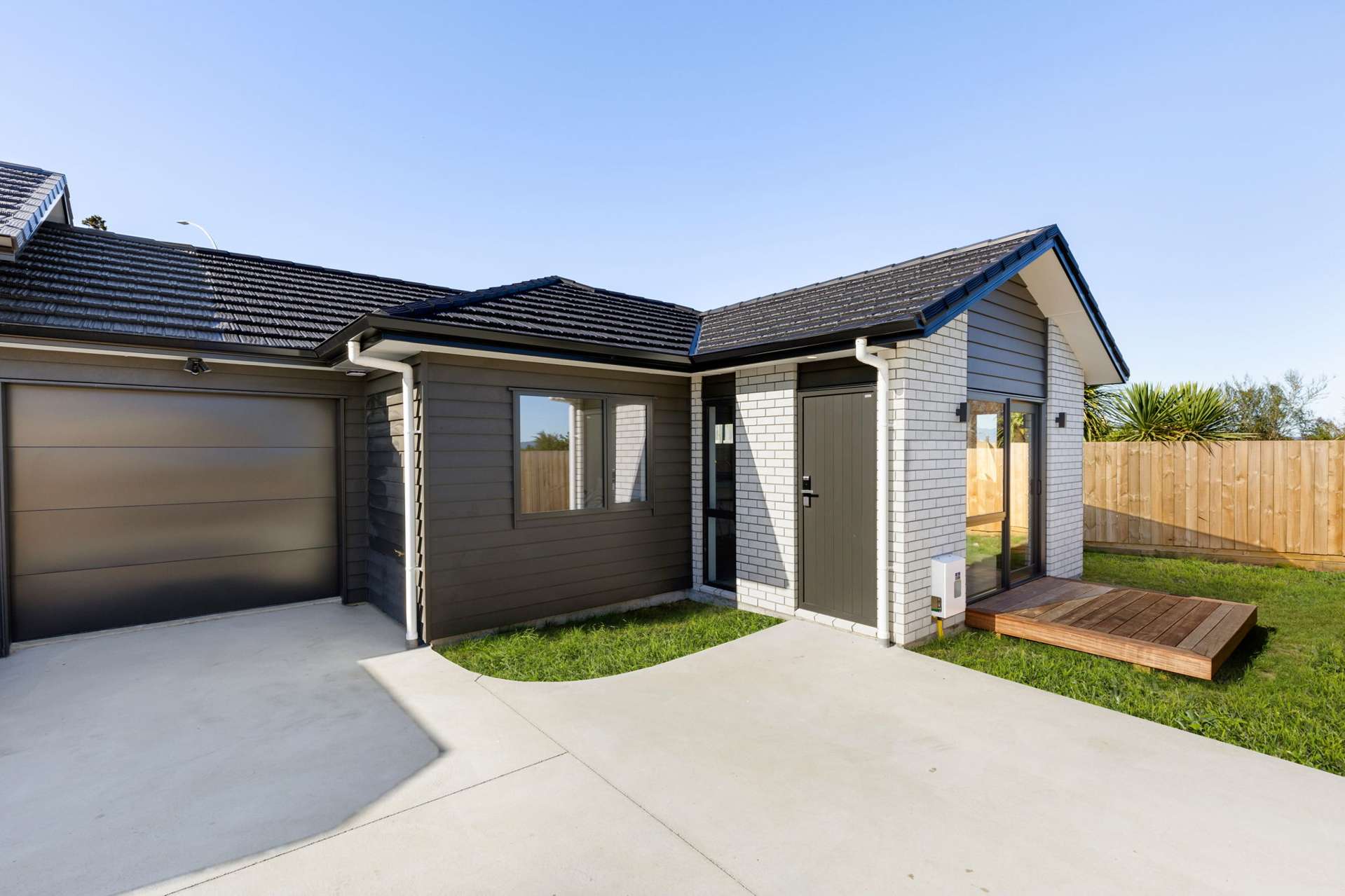 2/1 Mitcham Avenue Forest Lake_0