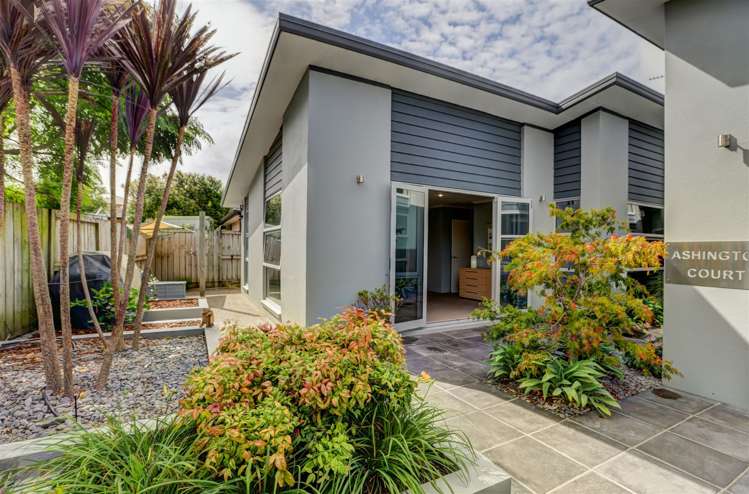 8 Ashington Grove Huntington_17