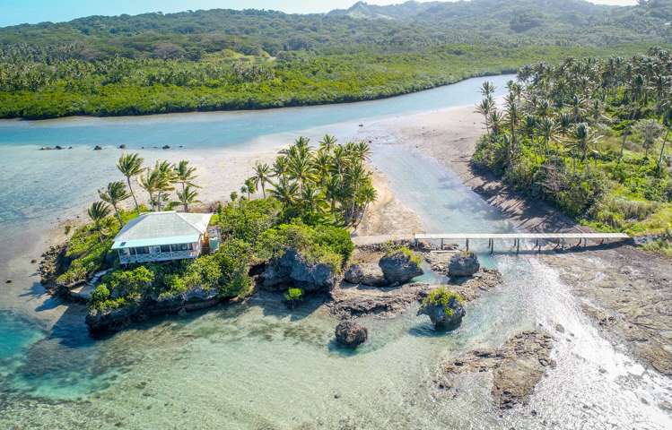 1 Mill Rock Island Savusavu_24