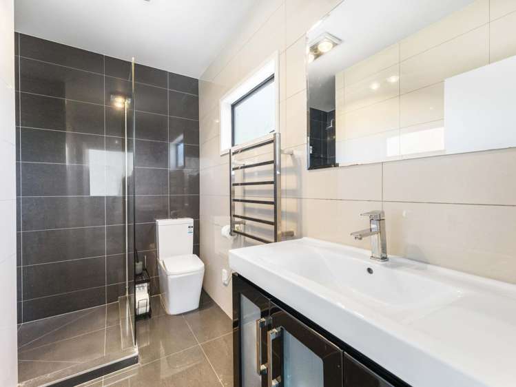 24 Charles Prevost Drive The Gardens_12