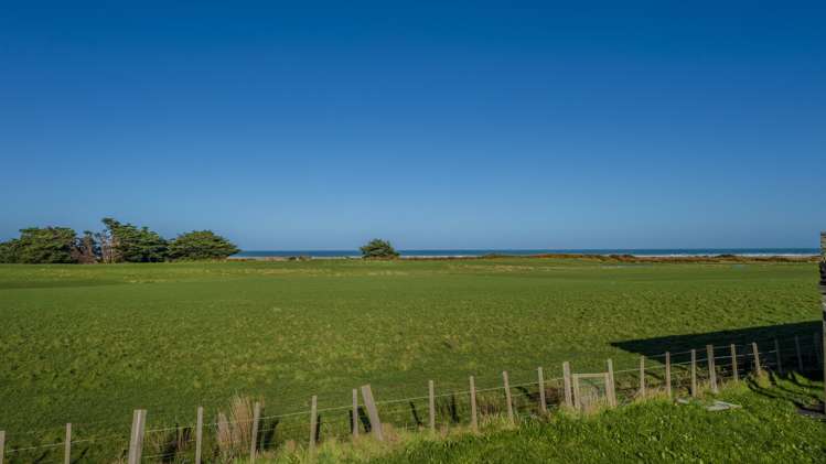 79 Seaview Road Herbertville_11