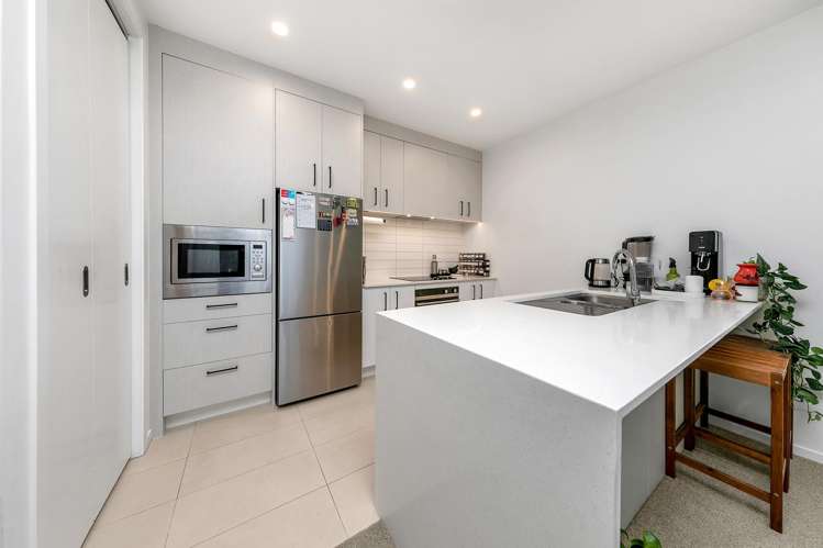 902/8 Waikumete Road Glen Eden_1