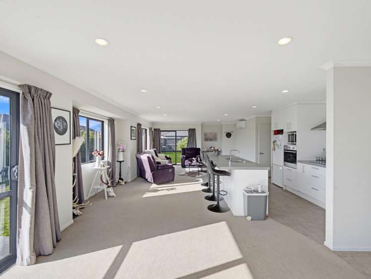 32 Burford Way 11103_15