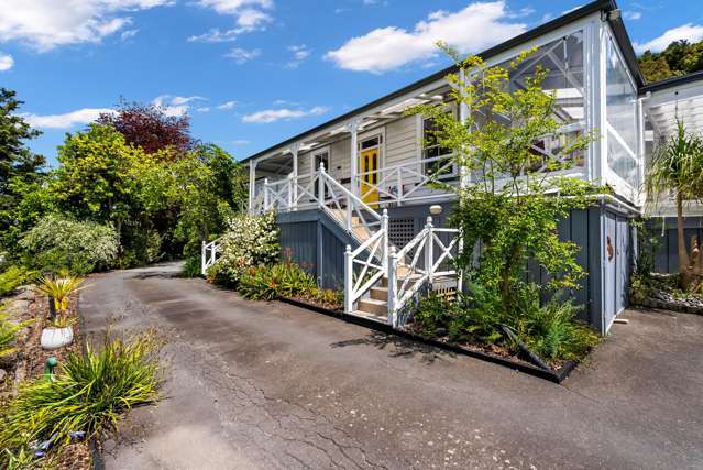 Villa Living + Expansive views !